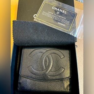 Chanel caviar bifold wallet